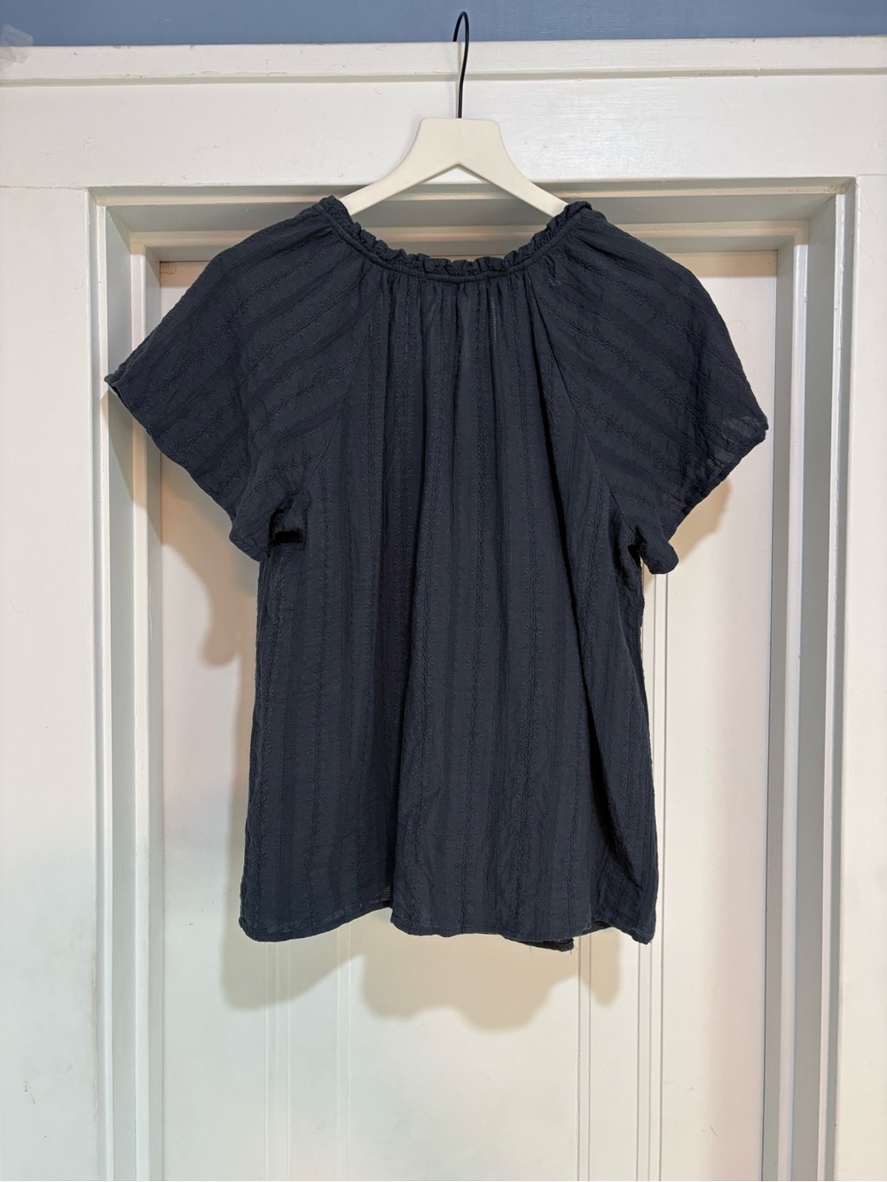 Marine Layer Lana Textured Cotton Navy Floral Split Neck Flutter Sleeve Top Sm - Picture 5 of 11